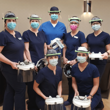 Ambience™ Face Shield - Écran de protection avec harnais de tête. Utilisé avec ou sans loupes. Entièrement réglable. Anti-rayures et sans éblouissement.